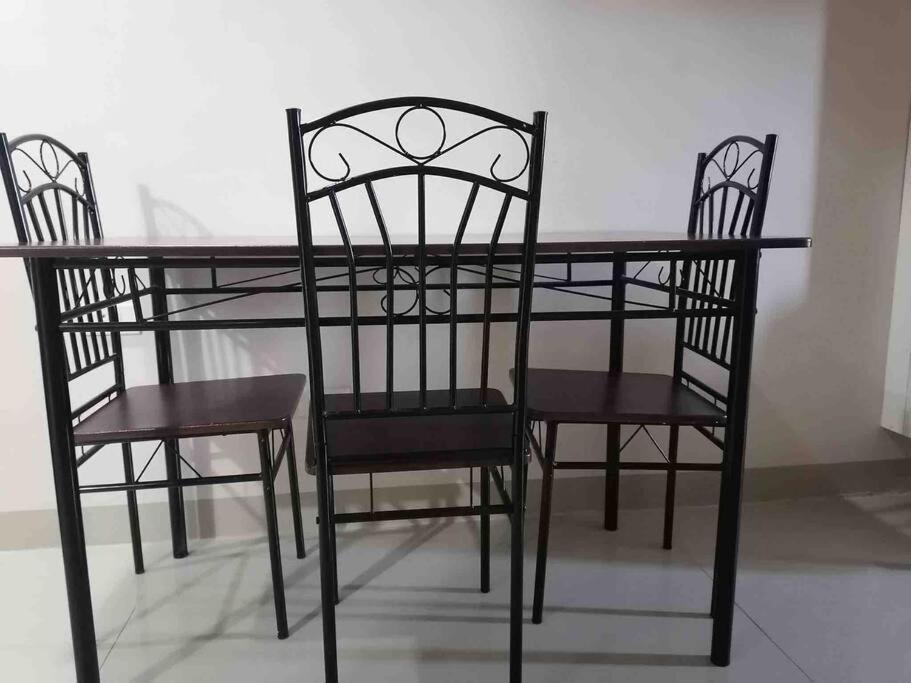 Affordable Cozy 1-ride To Sm & Ayala Apartment